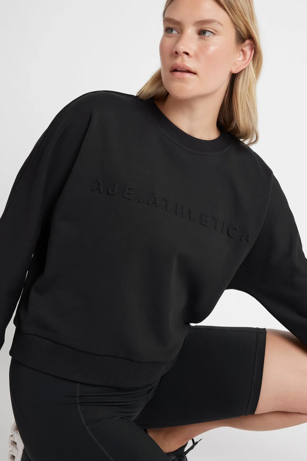 signature_embossed_logo_c_8.webp Signature Embossed Logo Crew Jumper 401