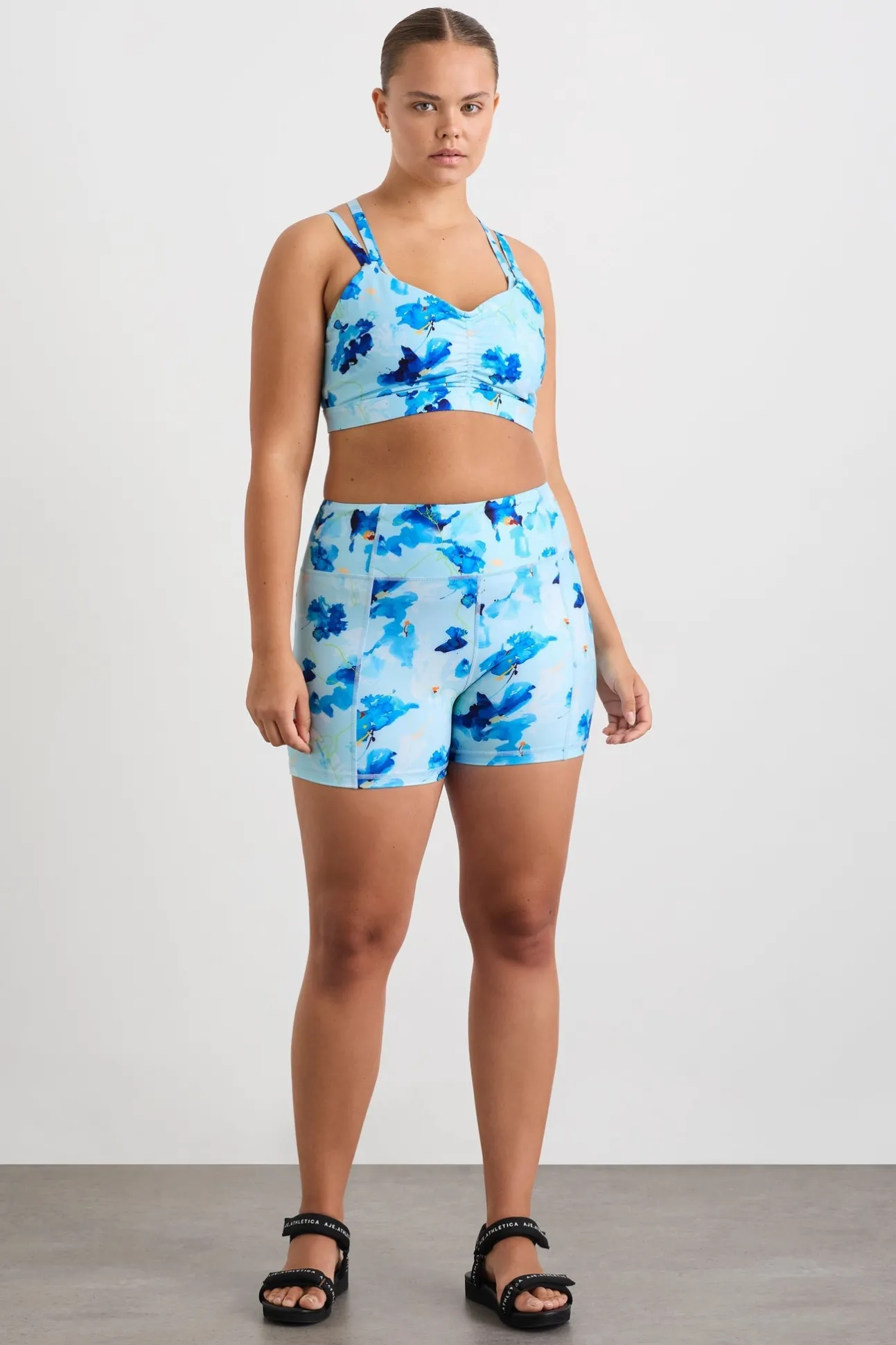 signature_logo_bike_short_12.webp Signature Logo Bike Shorts 605