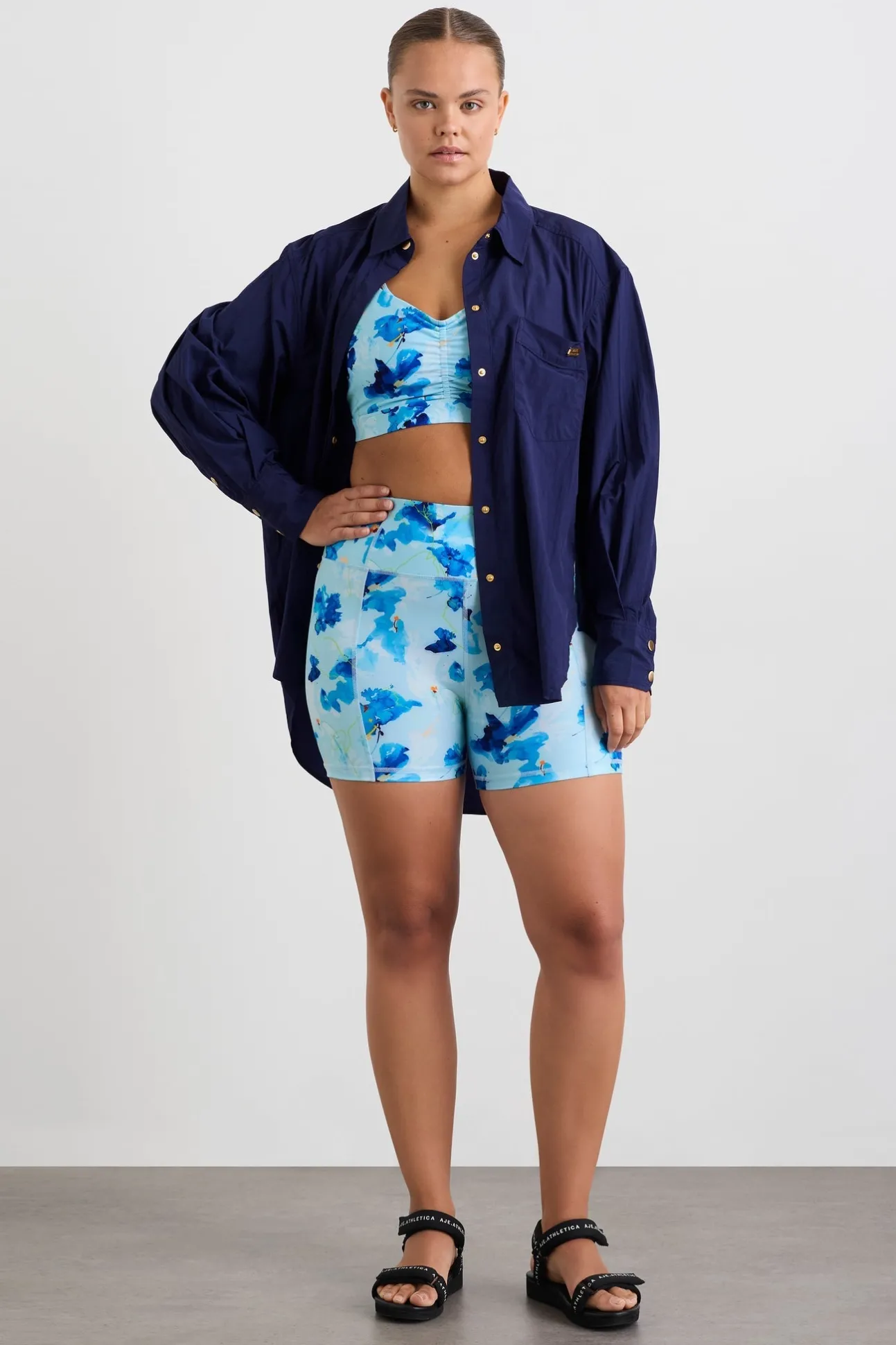 signature_logo_bike_short_16.webp Signature Logo Bike Shorts 605