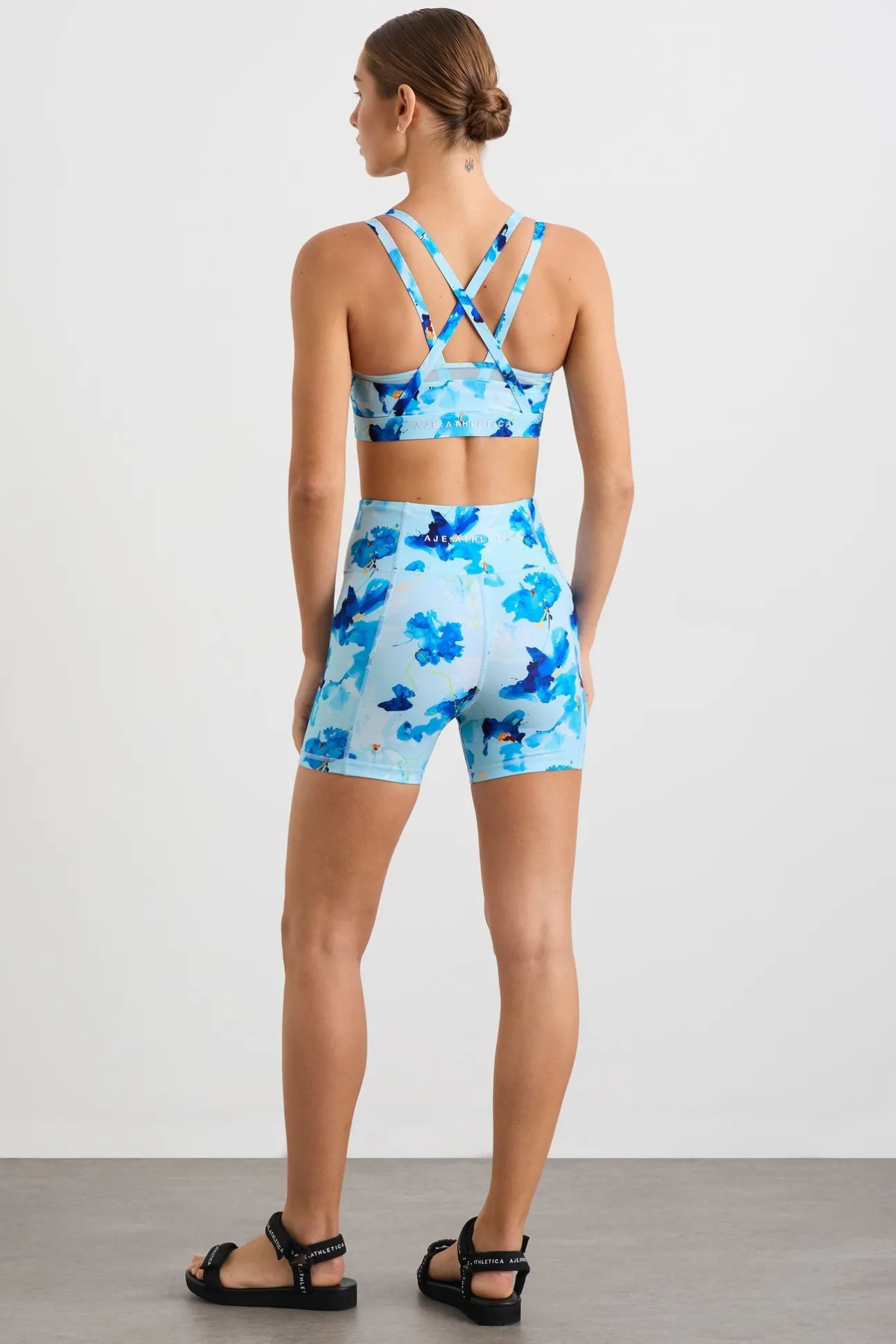 signature_logo_bike_short_5.webp Signature Logo Bike Shorts 605