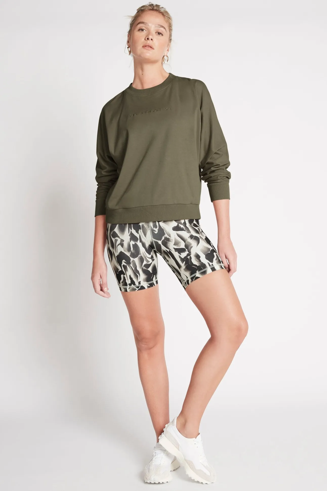 signature_logo_sweatshirt_5-1.webp Signature Logo Sweatshirt 122