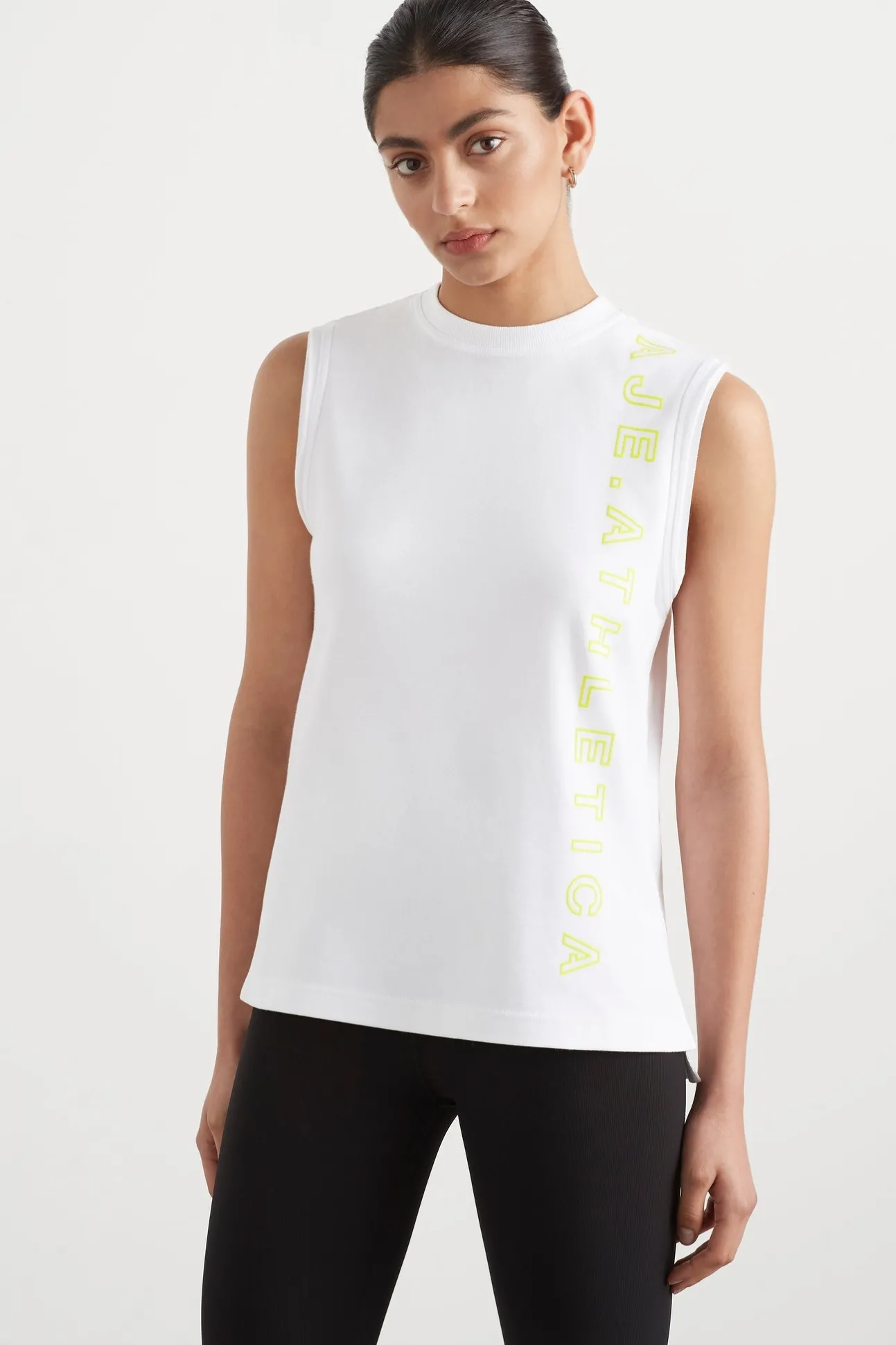 signature_logo_tank__0-1.webp Signature Logo Tank 101
