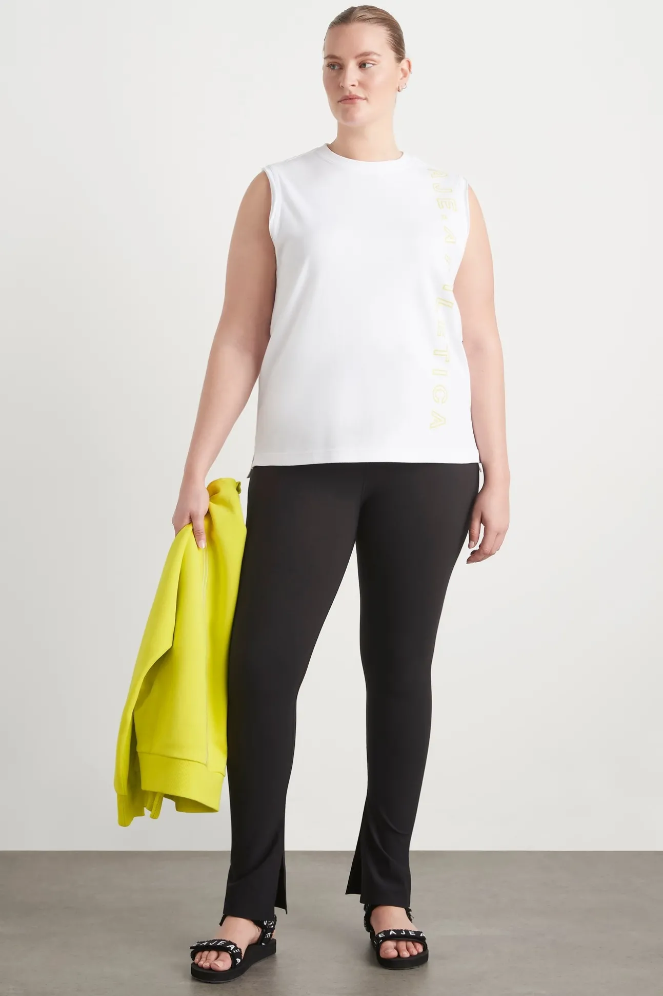 signature_logo_tank__11-1.webp Signature Logo Tank 101