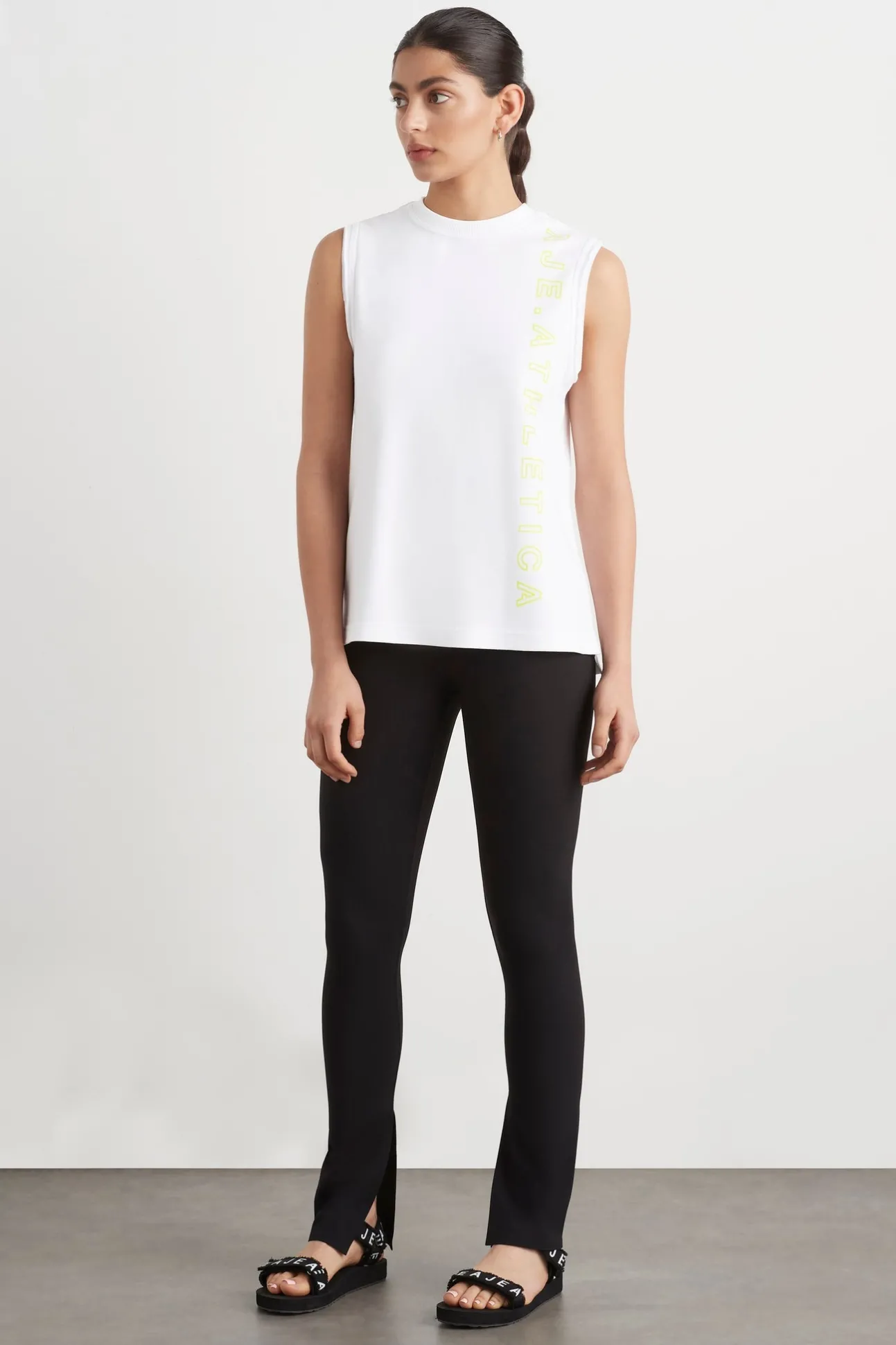 signature_logo_tank__2-1.webp Signature Logo Tank 101