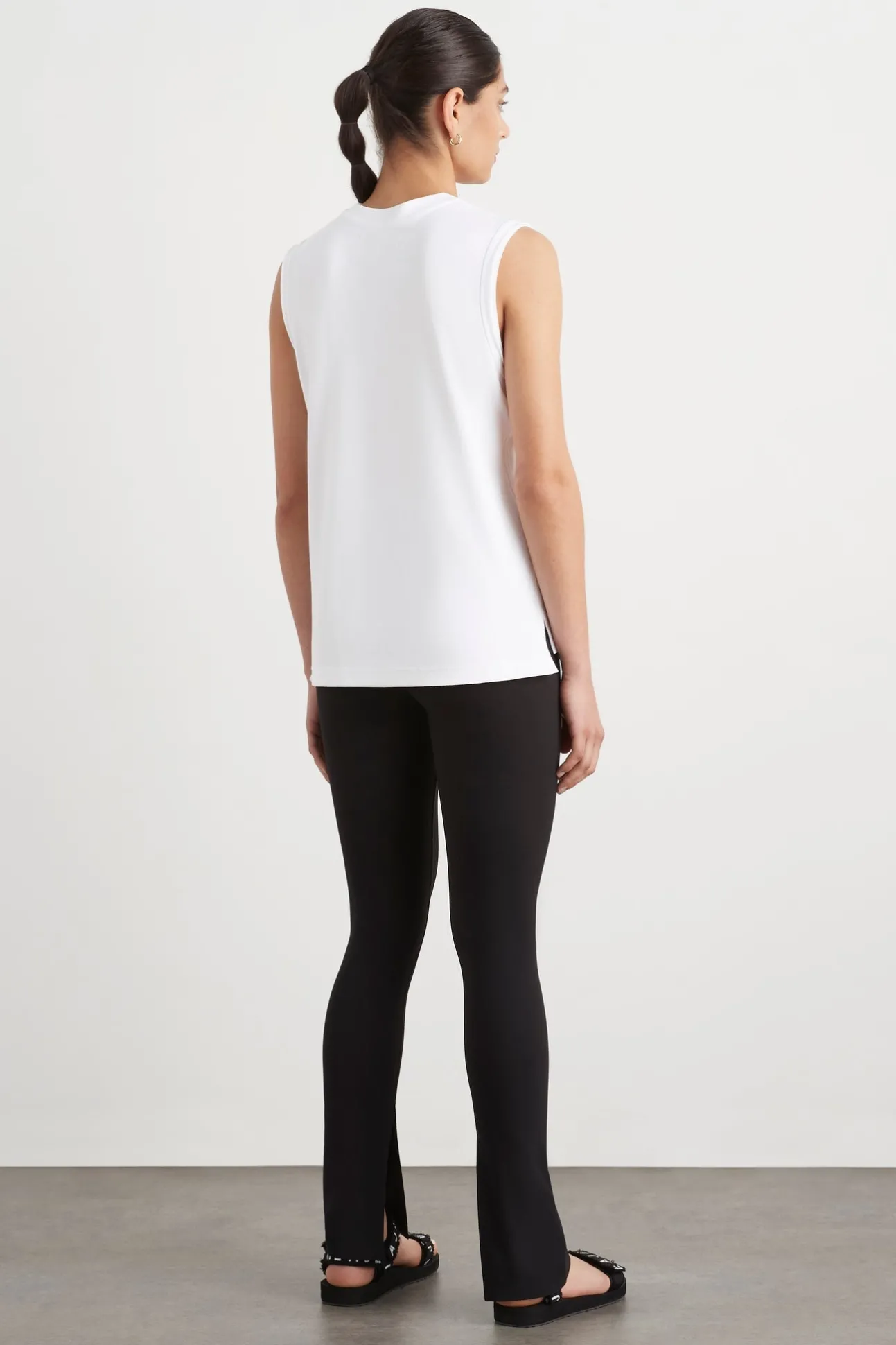 signature_logo_tank__4-1.webp Signature Logo Tank 101