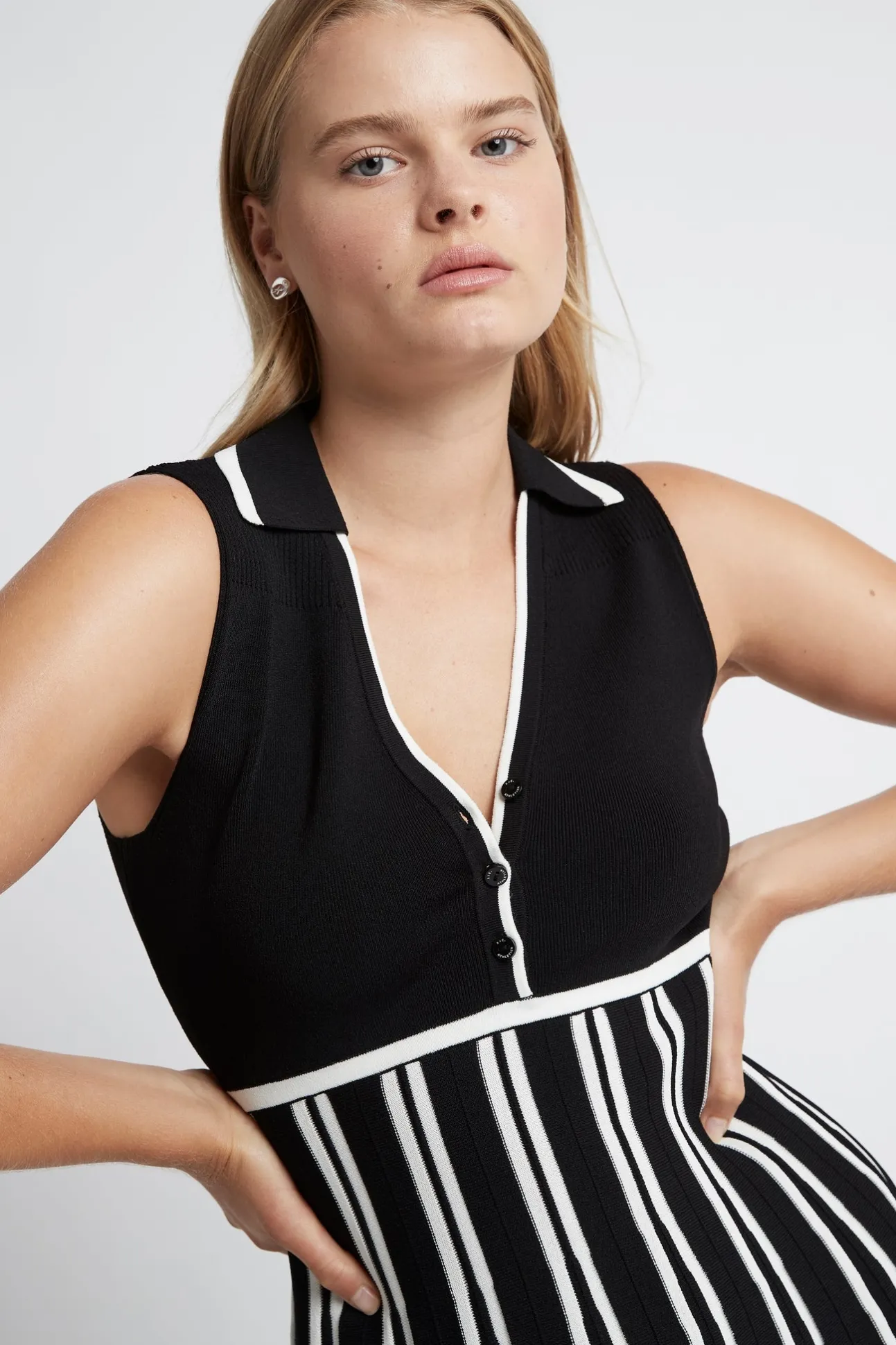 sleeveless_pleated_knit_m_4.webp Sleeveless Pleated Knit Mini Dress 801