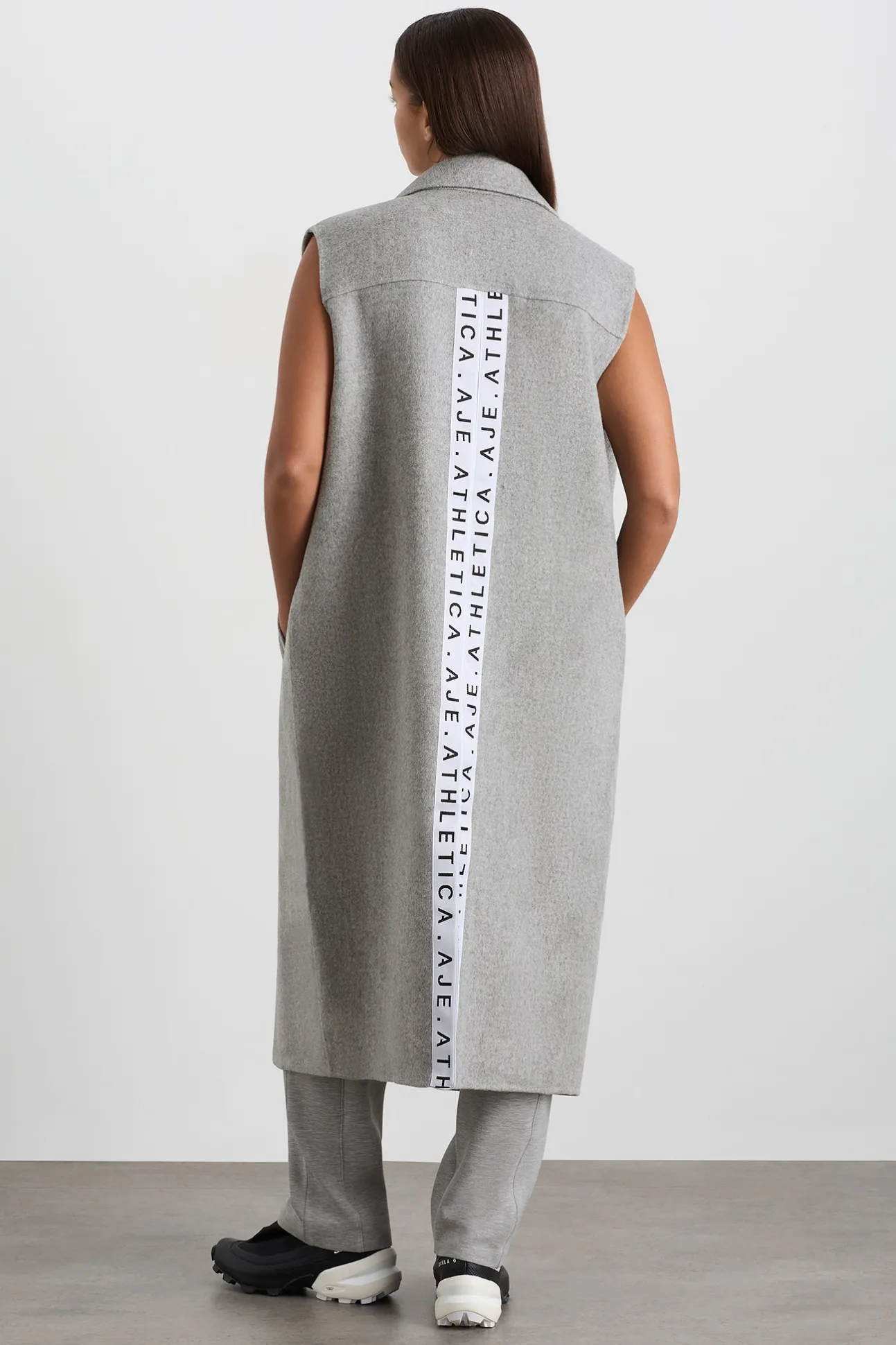 split_back_sleeveless_coa_10.webp Split Back Sleeveless Coat 760