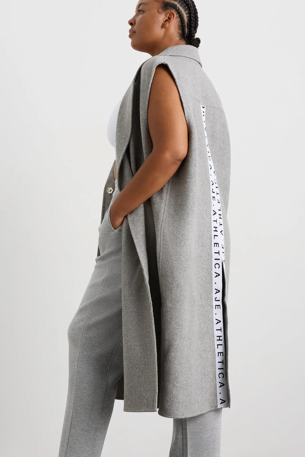 split_back_sleeveless_coa_13.webp Split Back Sleeveless Coat 760