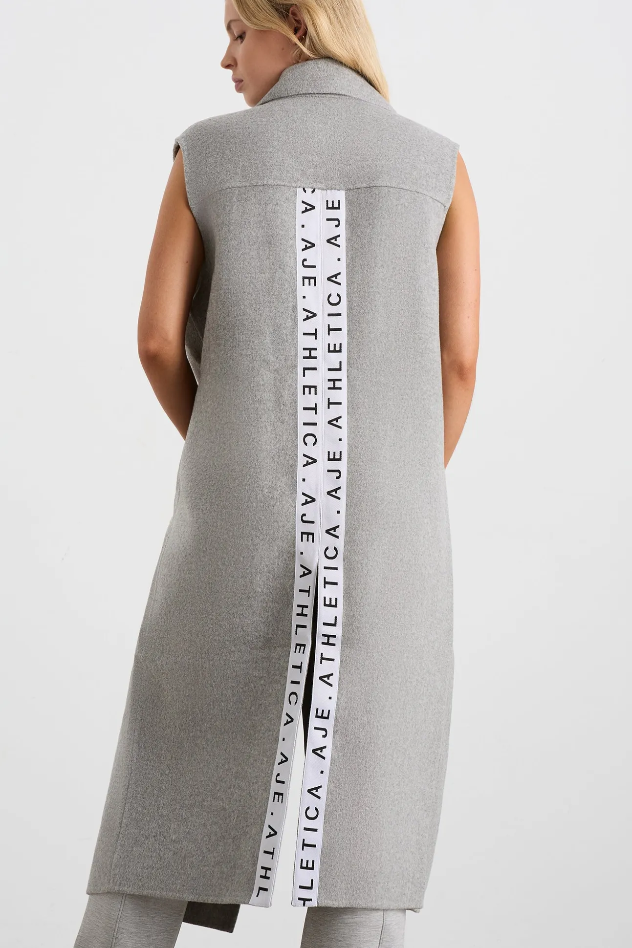 split_back_sleeveless_coa_2.webp Split Back Sleeveless Coat 760