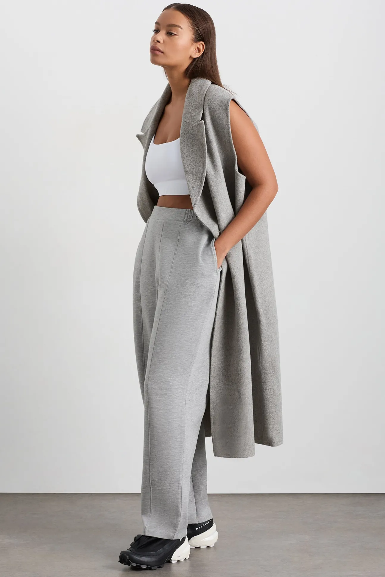 split_back_sleeveless_coa_8.webp Split Back Sleeveless Coat 760