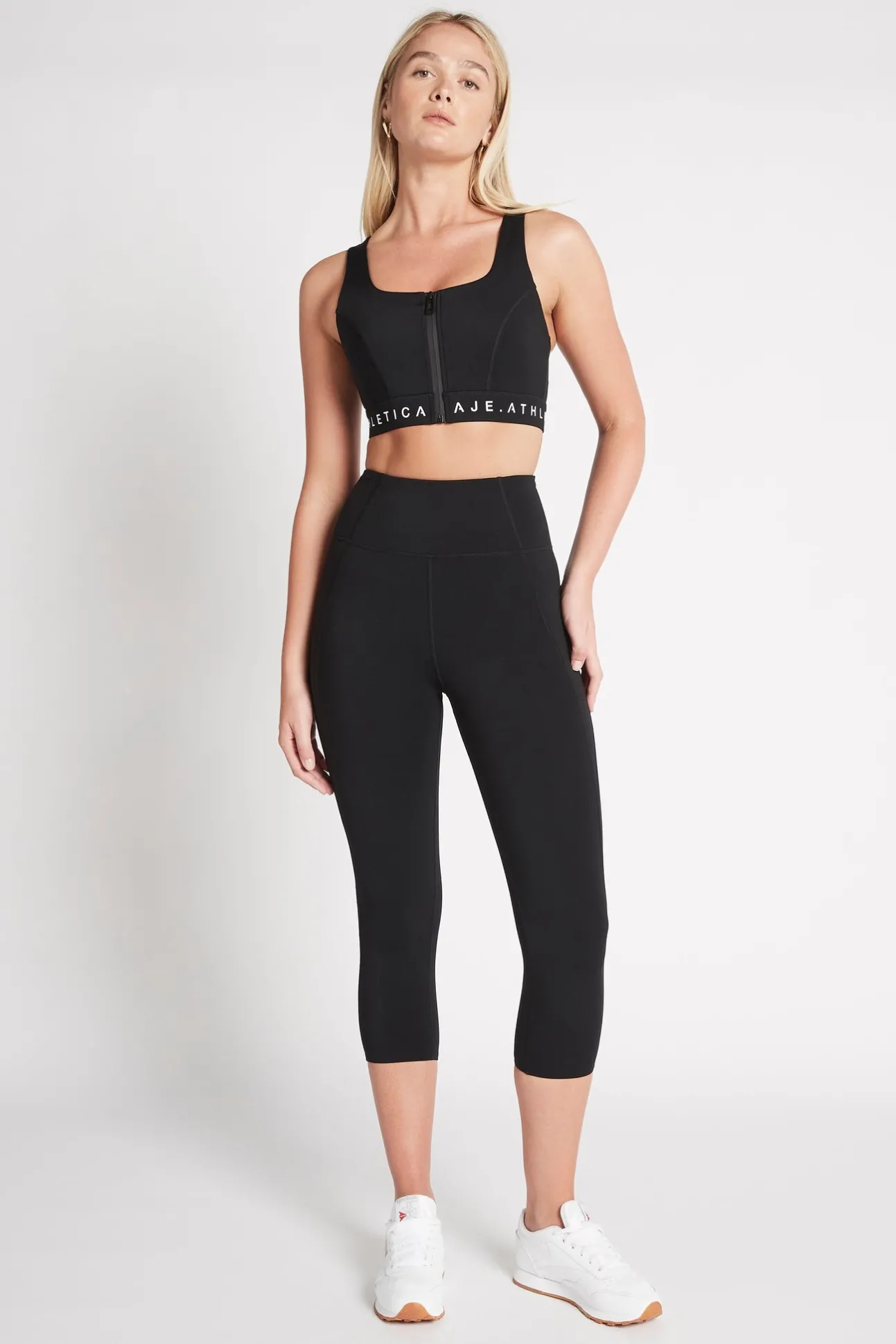 zip_front_logotape_sports_6.webp Zip Front Logotape Sports Bra 319